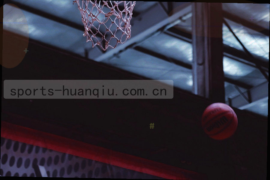 排列整齐的暗色卡片阵列，其中一张被青橙色高亮，画面上没有文字